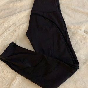 LULULEMON LEGGINGS WITH MESH DETAIL SIZE 4 EXCELLENT CONDITION